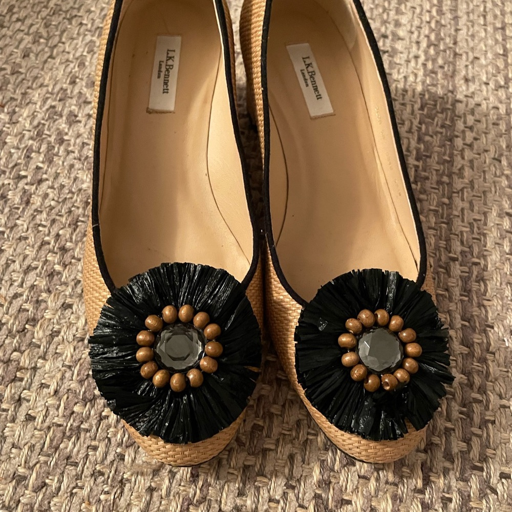 LK Bennett pump - great condition - one of a kind